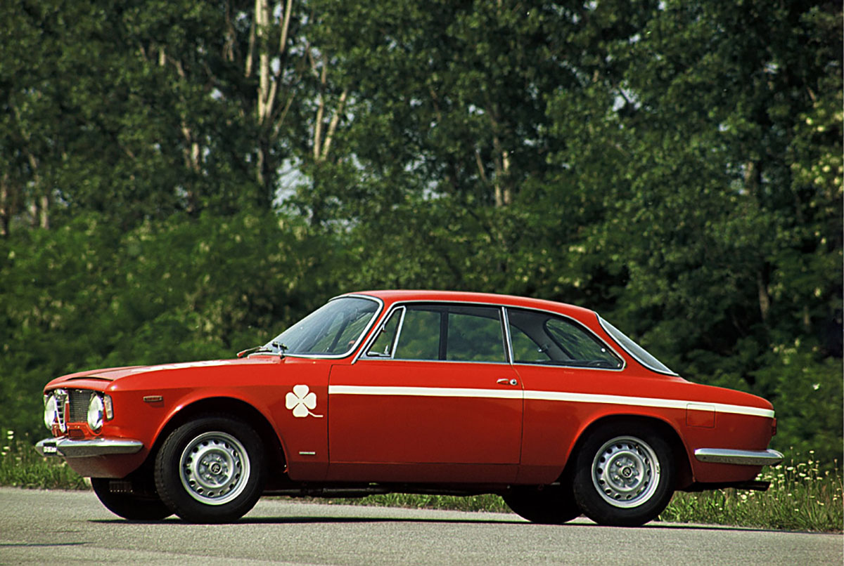 ARHA0349_GiuliaC1300GTAJ68-75_1024 歴史的名車の哲学を継承した、ジュリアとステルヴィオの限定車が登場！嶋田智之氏が解説するGT Juniorの歴史とスピリット