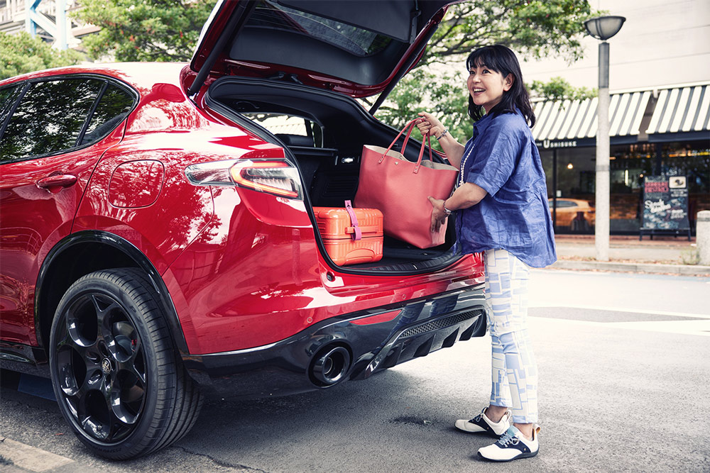 0705-takeoka_013 アルファ ロメオだからドライブに行きたくなる！　ステルヴィオで夏の海へ　自動車評論家の竹岡圭さんがアルファ ロメオが好きな理由とは？