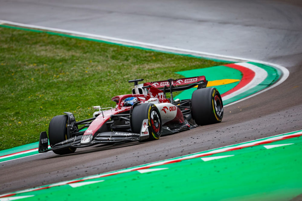 1004-f1_006 世界最高のコース……鈴鹿で行なわれたF1日本GP。 アルファ ロメオを愛するふたりのドライバーが挑んだ