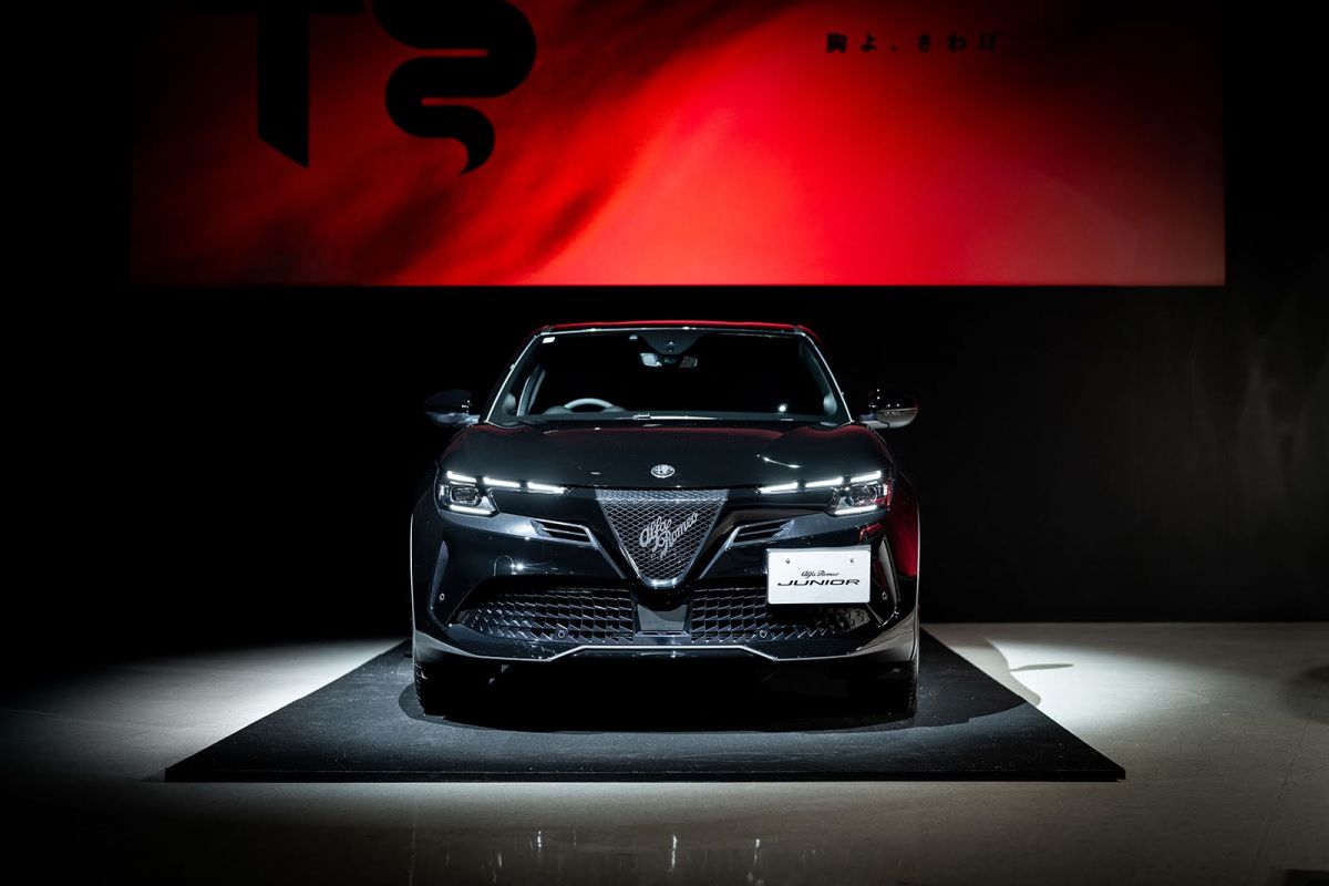 05-1200x800 胸よ、さわげ。アルファ ロメオ新型「ジュニア」が示す未来 プッチーニの調べに包まれた幕開け