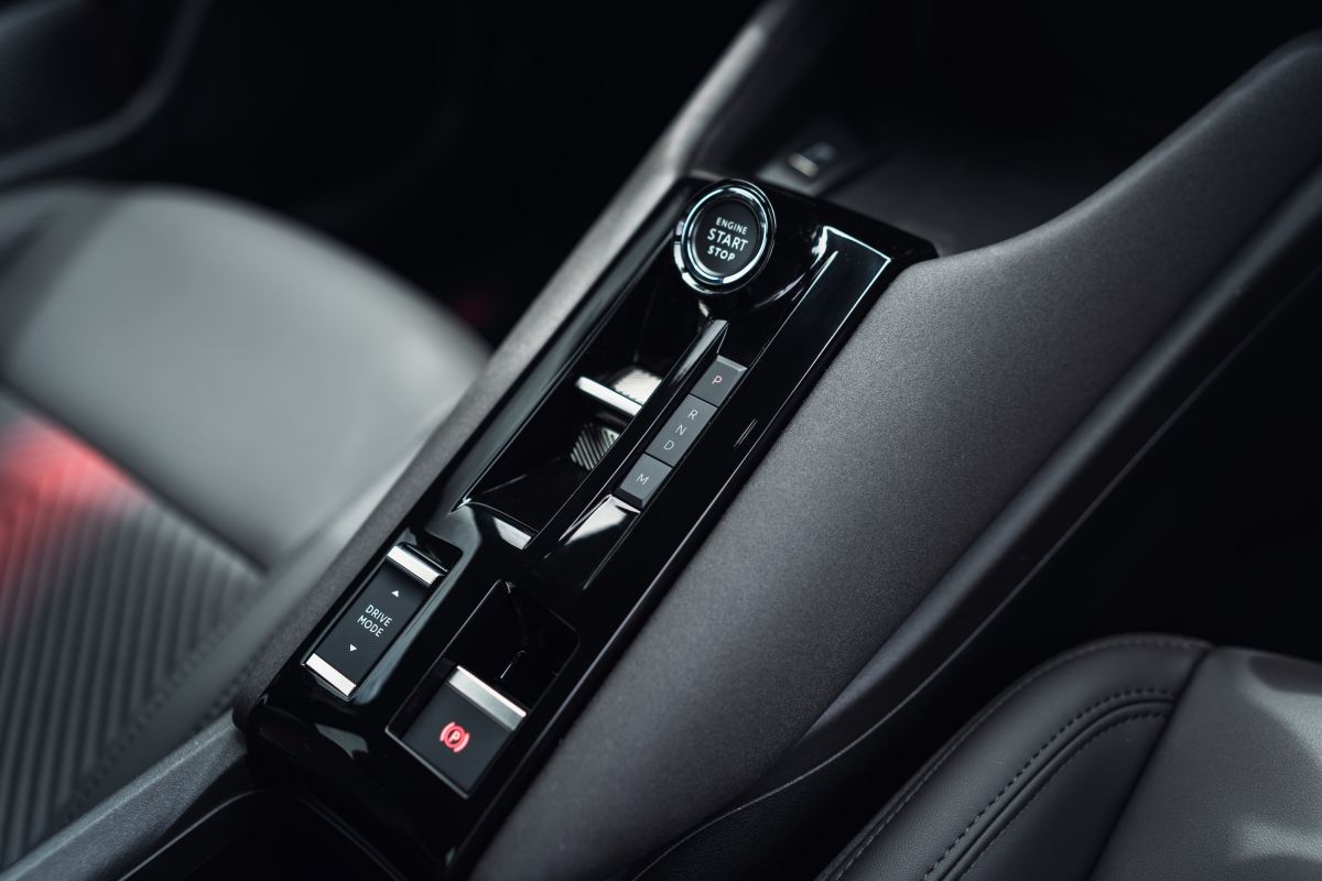 13差替え-1200x800 見るほどに心トキメク「アルファロメオ ジュニア」は、どこか人間っぽくて愛おしい