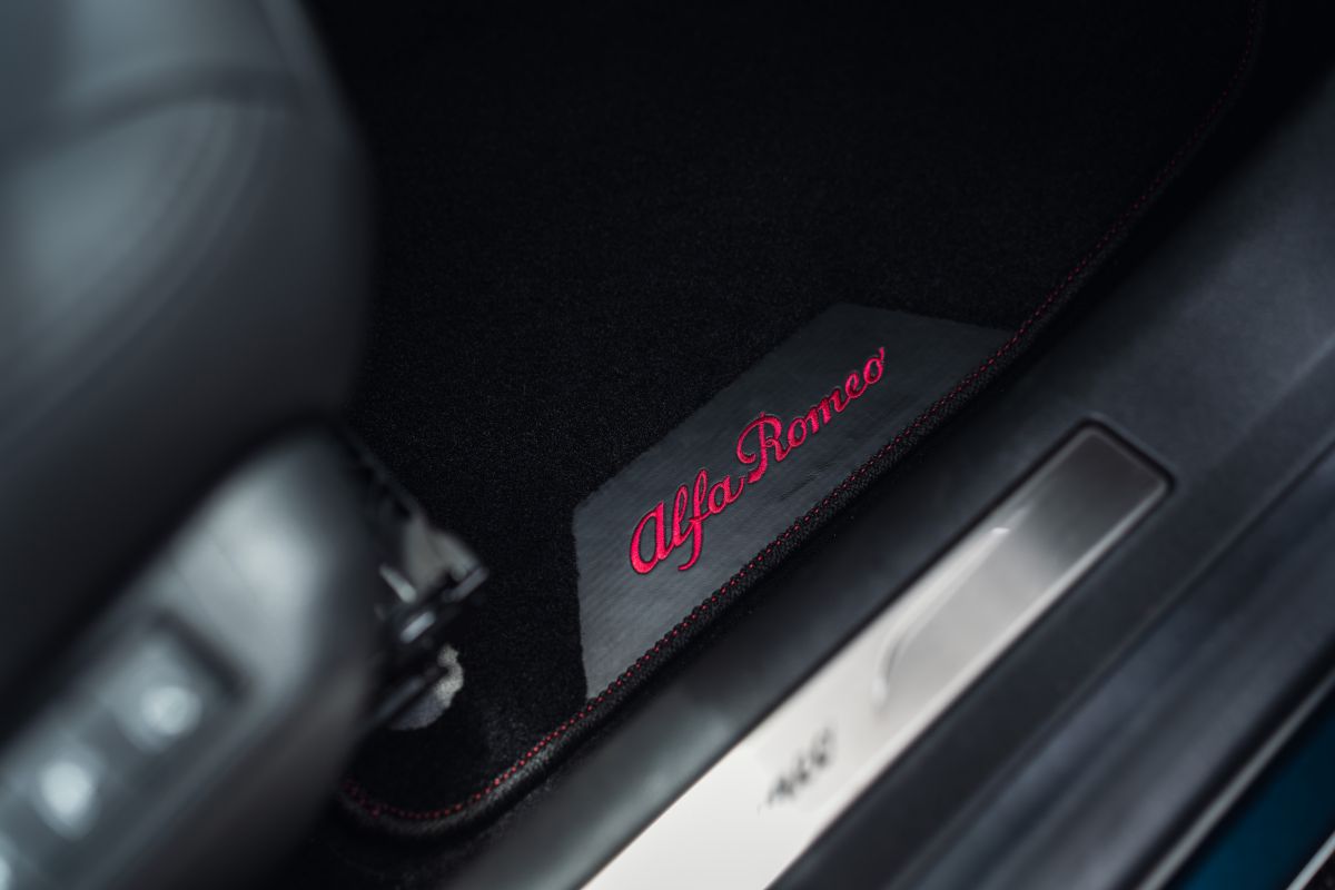 15差替え-1200x800 見るほどに心トキメク「アルファロメオ ジュニア」は、どこか人間っぽくて愛おしい