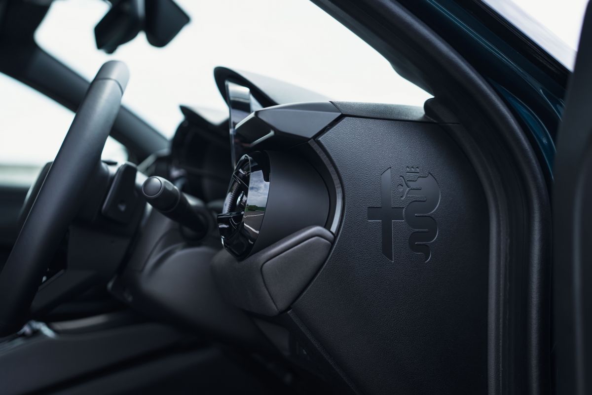 16差替え-1200x800 見るほどに心トキメク「アルファロメオ ジュニア」は、どこか人間っぽくて愛おしい