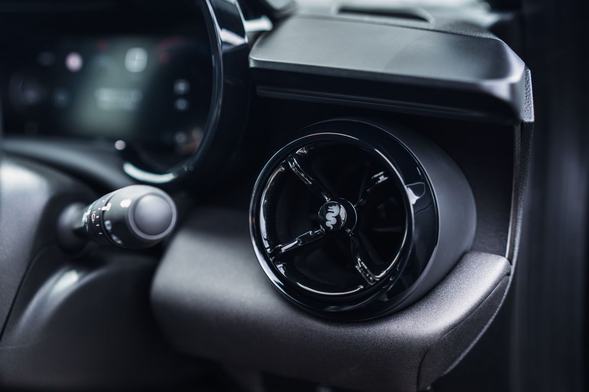 17差替え-1200x800 見るほどに心トキメク「アルファロメオ ジュニア」は、どこか人間っぽくて愛おしい