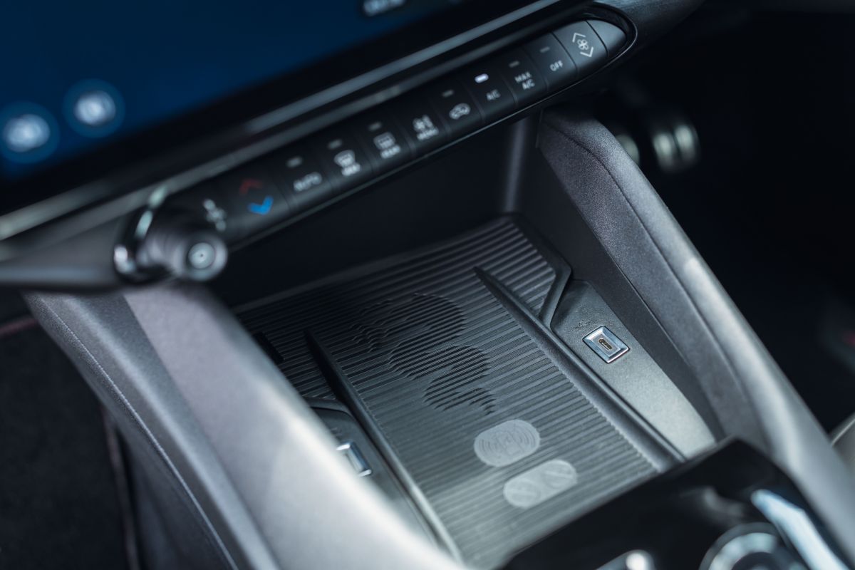 18差替え-1200x800 見るほどに心トキメク「アルファロメオ ジュニア」は、どこか人間っぽくて愛おしい