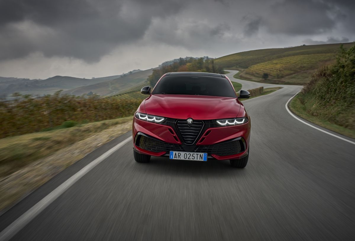 3-2-1200x814 アルファ ロメオの“進化”を体現した新型トナーレ。その注目のデザインを、モータージャーナリスト飯田裕子さんがレポート。