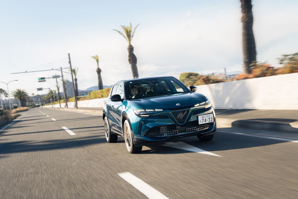 7-1200x800 走りも、デザインも、自分らしく。レーサー織戸茉彩さんが語るアルファ ロメオ ジュニアと“その先”