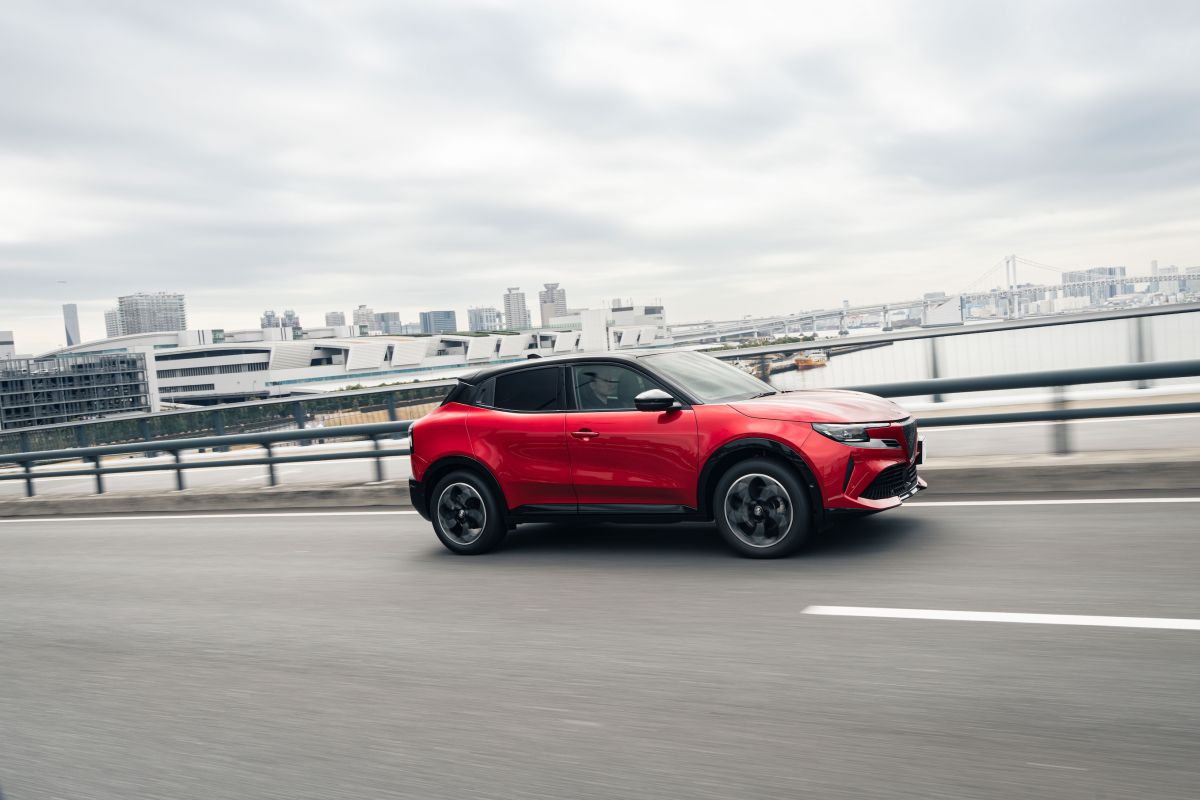 8-1-1200x800 『静』の美しさと『動』の躍動を併せ持つクルマ。映像クリエイター、にしじゅん氏が語るジュニアの世界観。