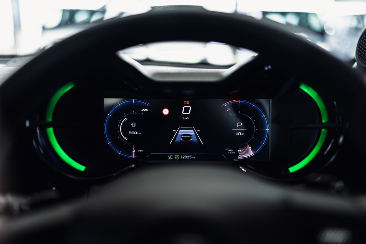 9-1-1200x800 『静』の美しさと『動』の躍動を併せ持つクルマ。映像クリエイター、にしじゅん氏が語るジュニアの世界観。